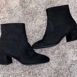 2 FOR $30 THE PERFECT BLACK HEELED BOOT SIZE 9